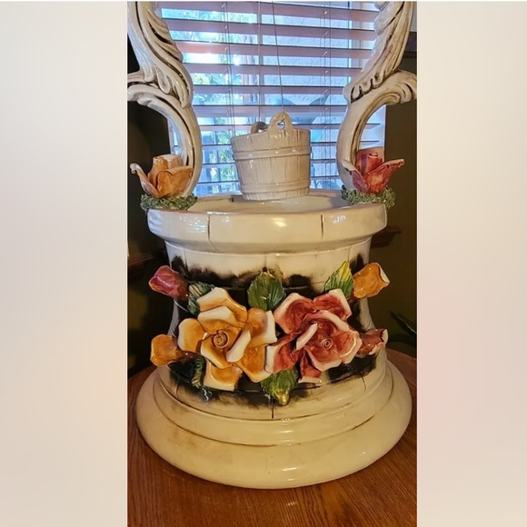GORGEOUS & RARE EX LARGE VINTAGE  CAPODIMONTE WISHING WELL 27" X 17" - Picture 3 of 12